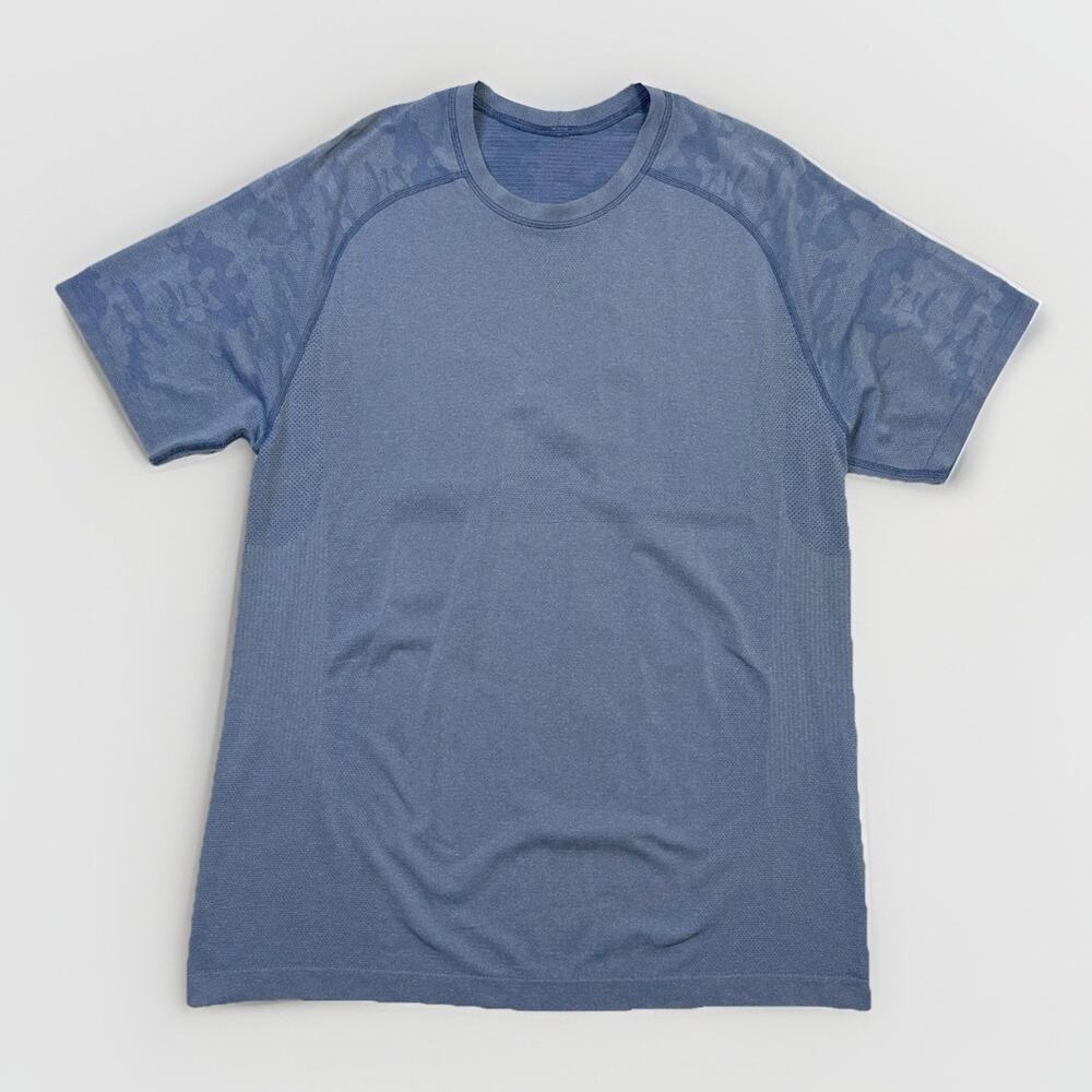 Lululemon Shirt Mens Large Blue Camo Seamless Athletic Training Short Sleeve
